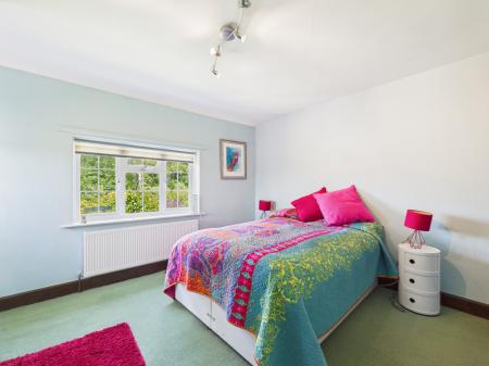 4 bedroom Detached house for sale in Farnham Road, Hook, RG29
