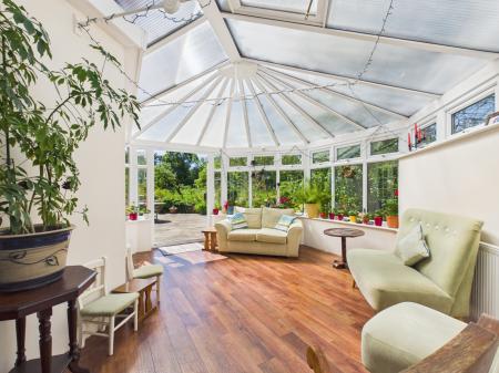 4 bedroom Detached house for sale in Farnham Road, Hook, RG29