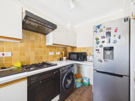 2 bedroom Terraced House for sale in Finch Close, Tadley, RG26
