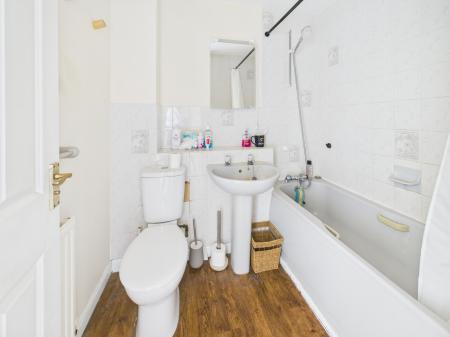 2 bedroom Terraced House for sale in Finch Close, Tadley, RG26
