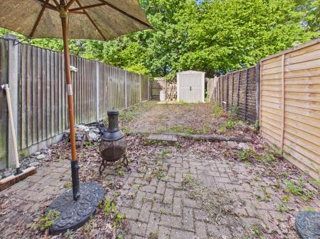 2 bedroom Terraced House for sale in Finch Close, Tadley, RG26