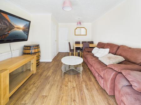 2 bedroom Terraced House for sale in Finch Close, Tadley, RG26