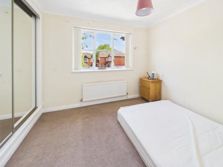 2 bedroom Terraced House for sale in Finch Close, Tadley, RG26