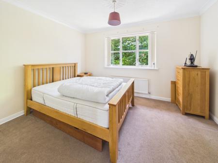2 bedroom Terraced House for sale in Finch Close, Tadley, RG26