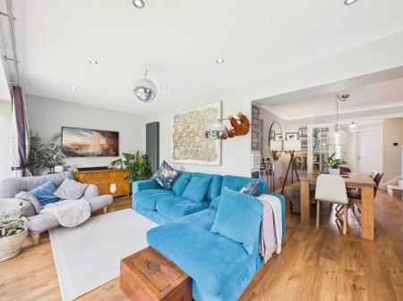 4 bedroom Detached house for sale in Wallis Drive, Bramley, RG26