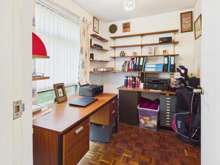 4 bedroom Detached house for sale in Silchester Road, Pamber Heath, RG26