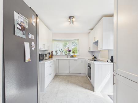 4 bedroom Detached house for sale in Silchester Road, Pamber Heath, RG26