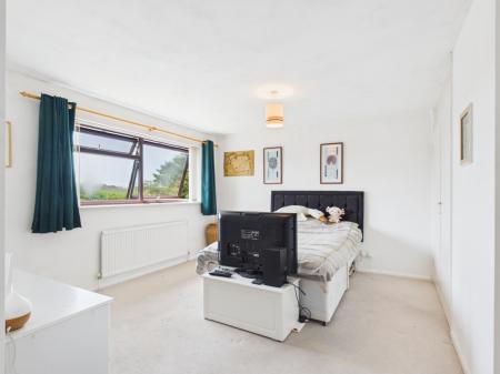 4 bedroom Detached house for sale in Silchester Road, Pamber Heath, RG26