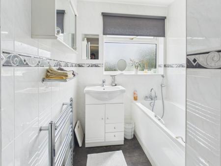 4 bedroom Detached house for sale in Silchester Road, Pamber Heath, RG26