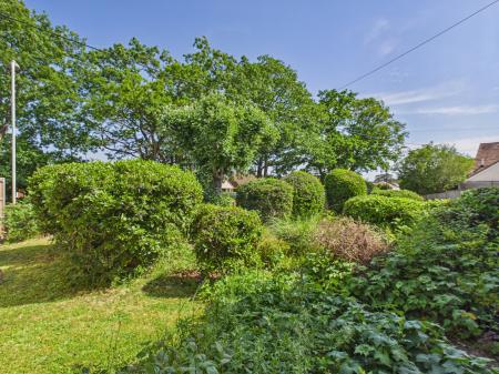 4 bedroom Detached house for sale in Silchester Road, Pamber Heath, RG26