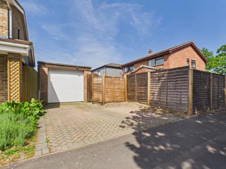 4 bedroom Detached house for sale in Silchester Road, Pamber Heath, RG26