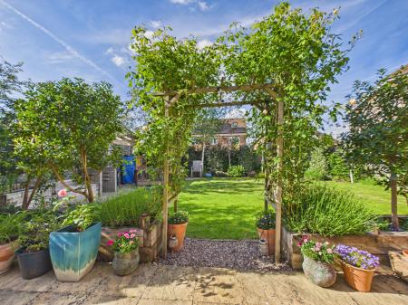 4 bedroom Detached house for sale in Centenary Fields, Bramley, RG26