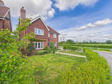 4 bedroom Detached house for sale in Centenary Fields, Bramley, RG26