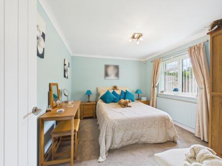3 bedroom Detached house for sale in Droxford Crescent, Tadley, RG26