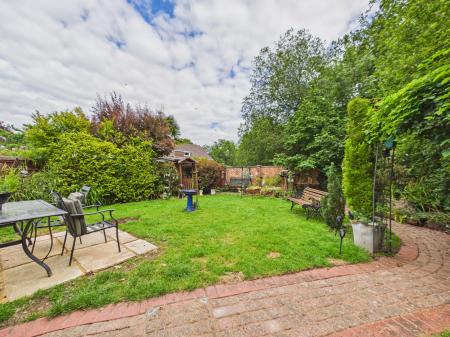 3 bedroom Detached house for sale in Droxford Crescent, Tadley, RG26