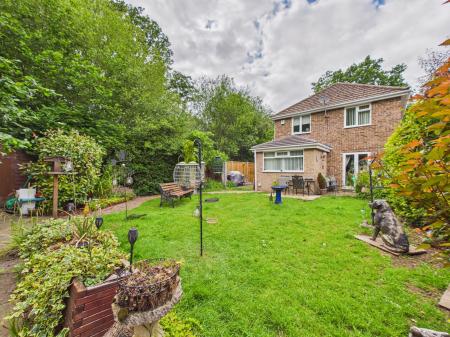 3 bedroom Detached house for sale in Droxford Crescent, Tadley, RG26