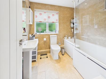 3 bedroom Detached house for sale in Droxford Crescent, Tadley, RG26