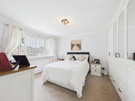 3 bedroom Detached house for sale in Droxford Crescent, Tadley, RG26
