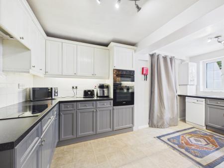 1 bedroom Semi-detached house to let in Stephens Close, Mortimer Common, RG7