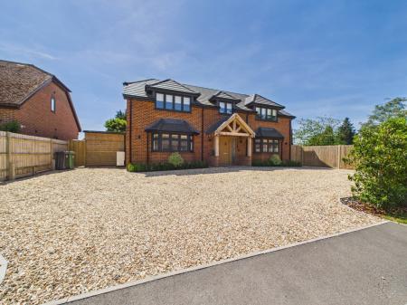Penbere Close, Pamber Heath, RG26