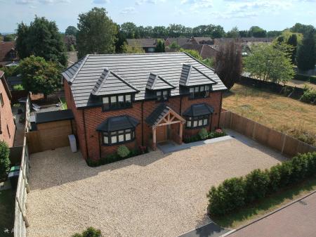 Penbere Close, Pamber Heath, RG26
