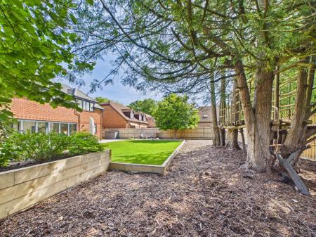4 bedroom Detached house for sale in Penbere Close, Pamber Heath, RG26