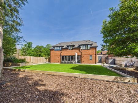 4 bedroom Detached house for sale in Penbere Close, Pamber Heath, RG26