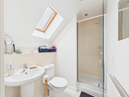 4 bedroom Semi-detached house to let in Royal Gardens, Tadley, RG26