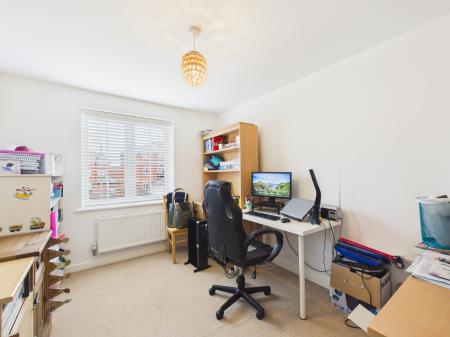 4 bedroom Semi-detached house to let in Royal Gardens, Tadley, RG26