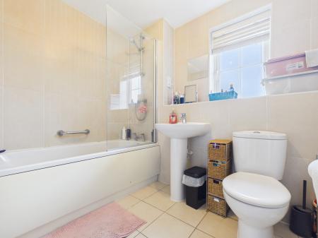 4 bedroom Semi-detached house to let in Royal Gardens, Tadley, RG26