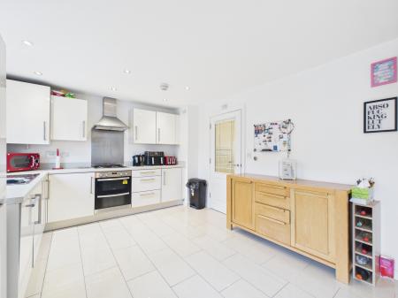 4 bedroom Semi-detached house to let in Royal Gardens, Tadley, RG26