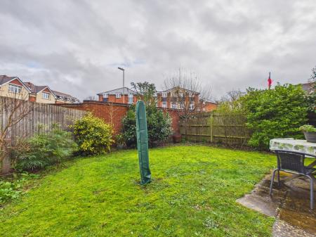 4 bedroom Semi-detached house to let in Royal Gardens, Tadley, RG26