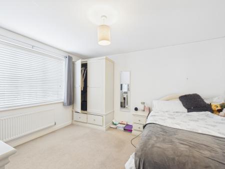 4 bedroom Semi-detached house to let in Royal Gardens, Tadley, RG26