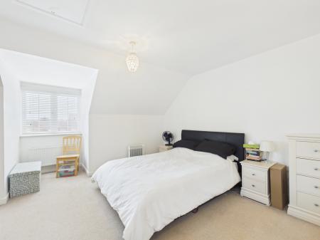 4 bedroom Semi-detached house to let in Royal Gardens, Tadley, RG26