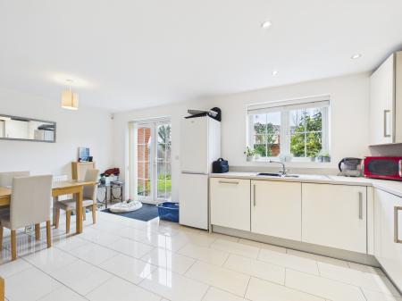 4 bedroom Semi-detached house to let in Royal Gardens, Tadley, RG26