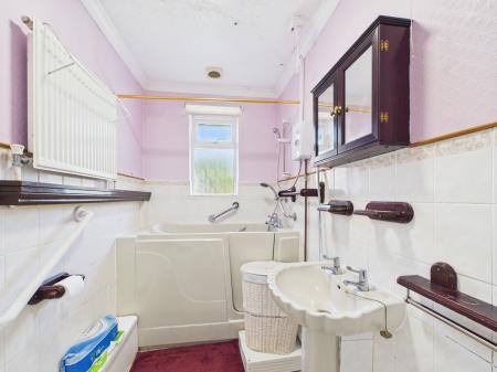 3 bedroom Detached bungalow for sale in Silchester Road, Pamber Heath, RG26