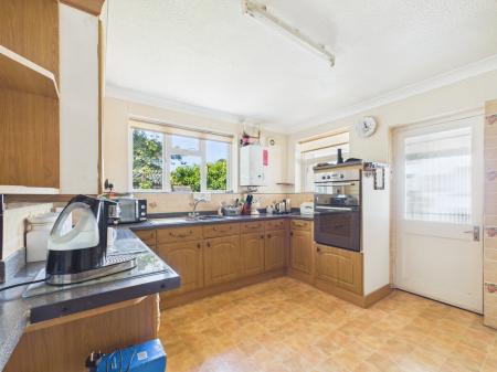 3 bedroom Detached bungalow for sale in Silchester Road, Pamber Heath, RG26
