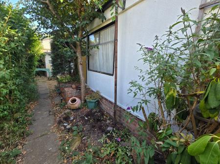 3 bedroom Park home for sale in Second Avenue, Ravenswing, Aldermaston, RG7