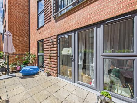 2 bedroom Apartment to let in Chawton Court,, Hook, RG27