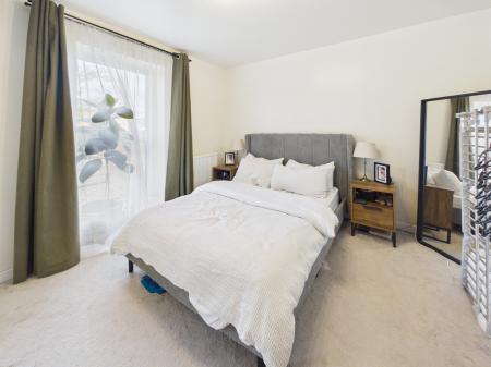 2 bedroom Apartment to let in Chawton Court,, Hook, RG27
