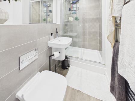 2 bedroom Apartment to let in Chawton Court,, Hook, RG27