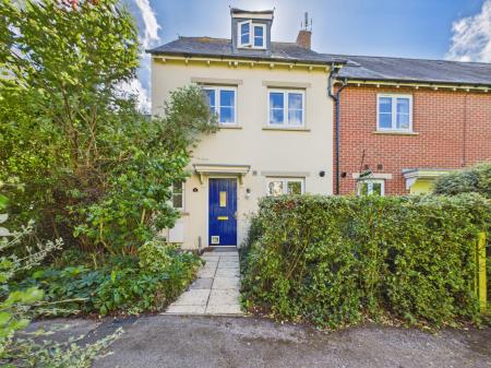 3 bedroom End of terrace house for sale in Fallows Road, Reading, RG7