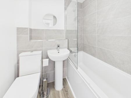 2 bedroom Flat to let in Odette Gardens, Tadley, RG26