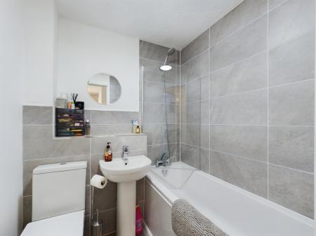 2 bedroom Flat to let in Odette Gardens, Tadley, RG26