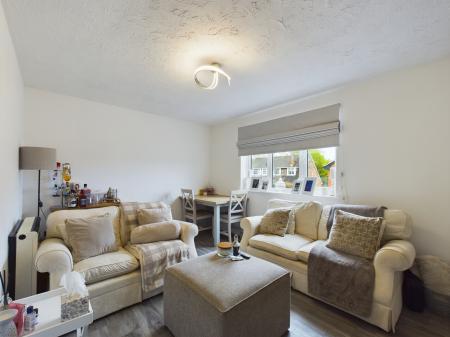 2 bedroom Flat to let in Odette Gardens, Tadley, RG26