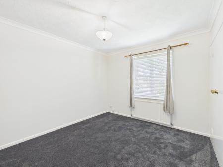 2 bedroom Flat to let in Linton Close, Tadley, RG26