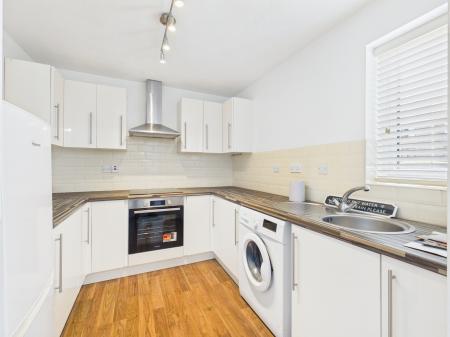2 bedroom Flat to let in Linton Close, Tadley, RG26