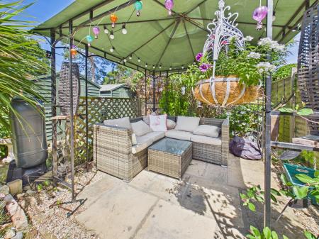 2 bedroom Semi-detached house for sale in Huntsmoor Road, Tadley, RG26