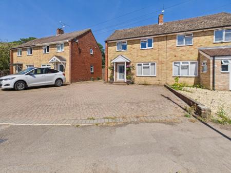Huntsmoor Road, Tadley, RG26