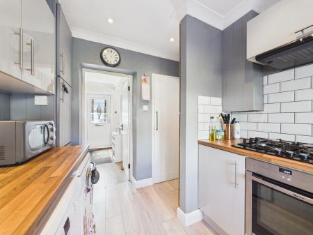2 bedroom Semi-detached house for sale in Huntsmoor Road, Tadley, RG26